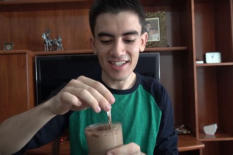 Jordi el Niño Polla en YouTube: primero el Cola Cao de mamá.